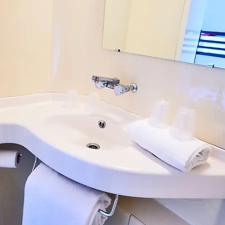 Premiere Classe Angouleme * Ла-Курон