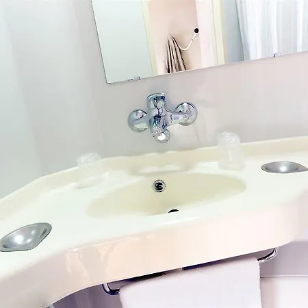 Hotel Premiere Classe Angoulême La Couronne (Charente)