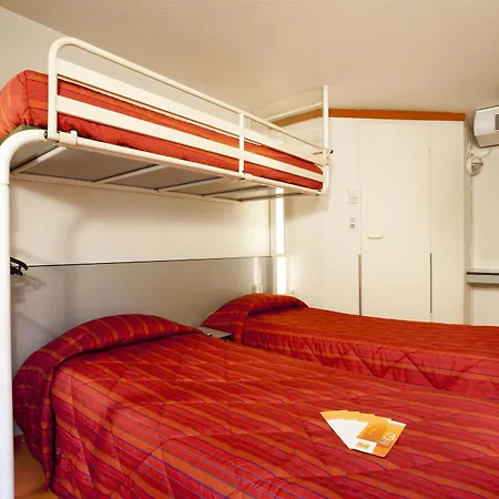 Premiere Classe Angouleme Hotel La Couronne (Charente)